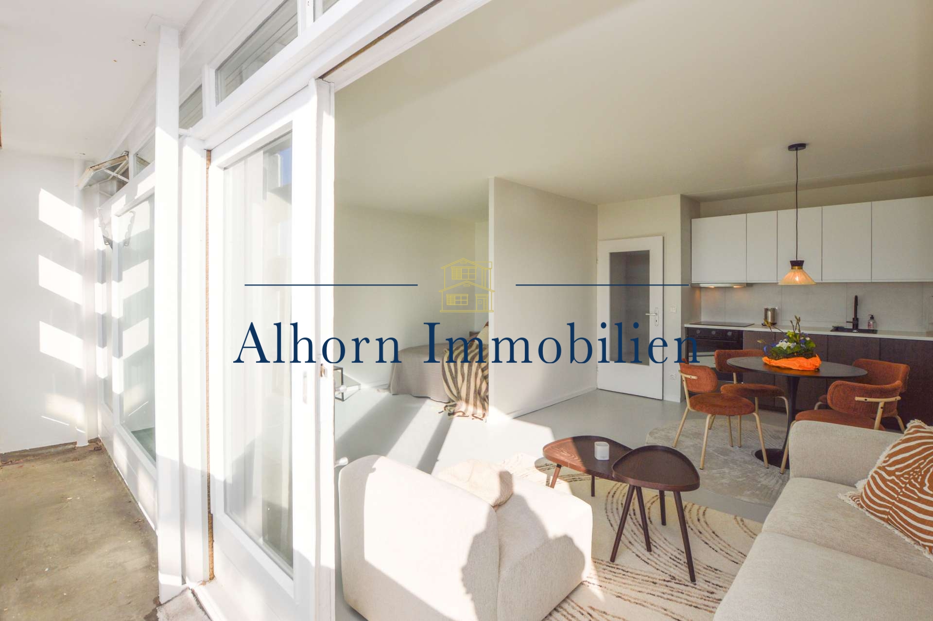 Blick ins Wohn-und Schlafzimmer