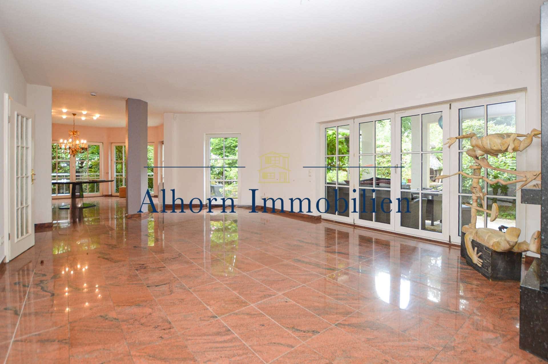 Wohnzimmer m. Blick i. Esszimmer