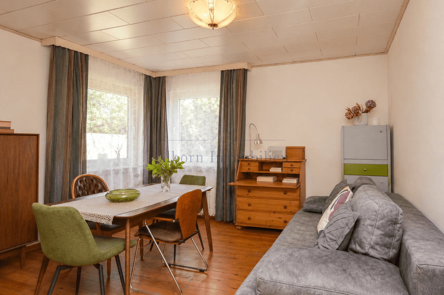 weiteres Wohn-/Esszimmer