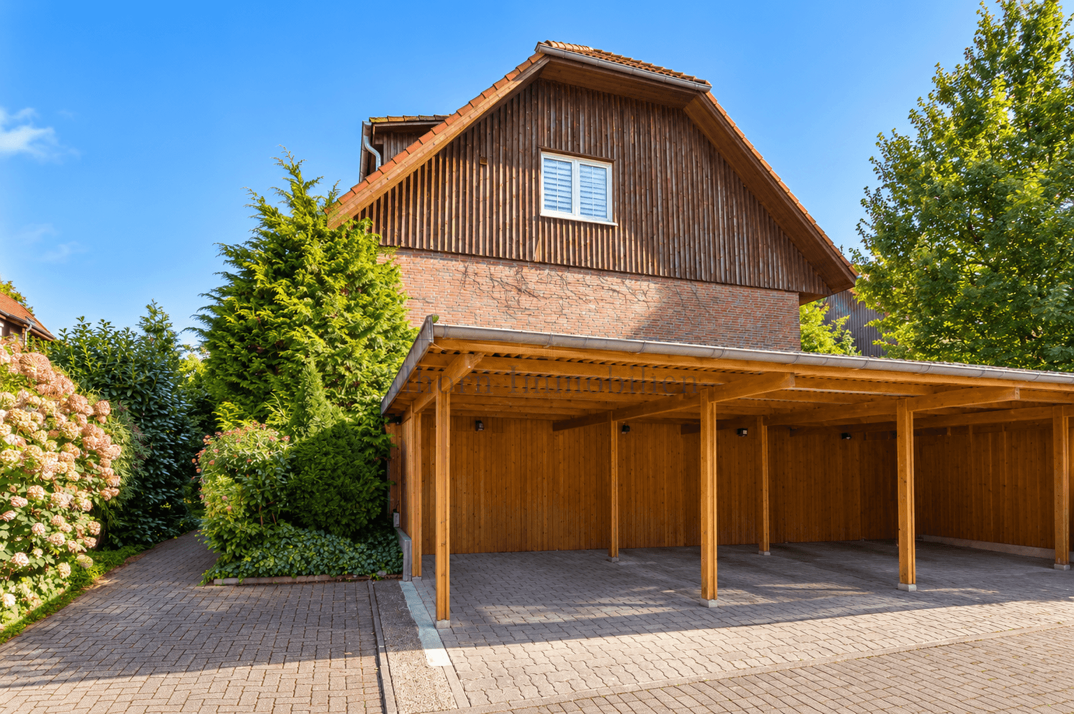 Carport mit Abstell- und Geräteraum